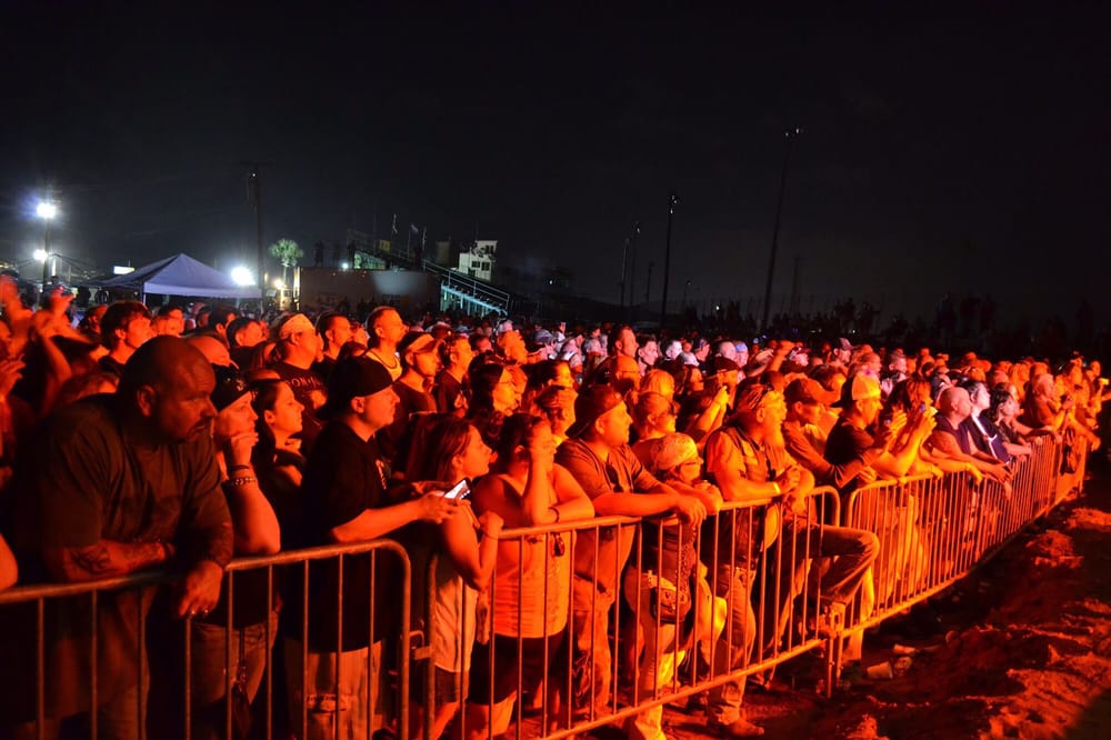 The Crowd To See Buck Cherry Concert At Sdway Photo Of Myrtle Beach Sdway Sc United States The Crowd