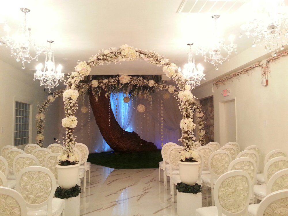 Wedding Chapel With Live Tree Growing Out The Ceiling Yelp Photo Of Thunderbird Lounge Las Vegas Nv United States Wedding Chapel With