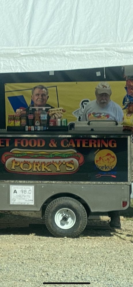 Porky's Dog's 'n Que