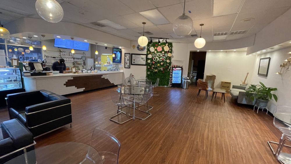 Look Up Dessert Cafe