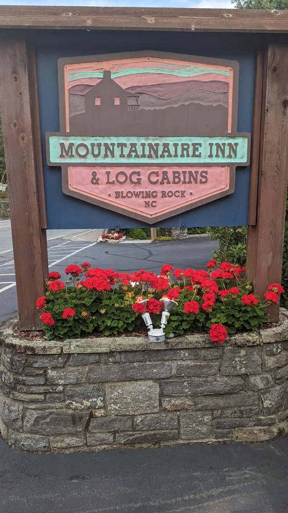 Mountainaire Inn & Log Cabins