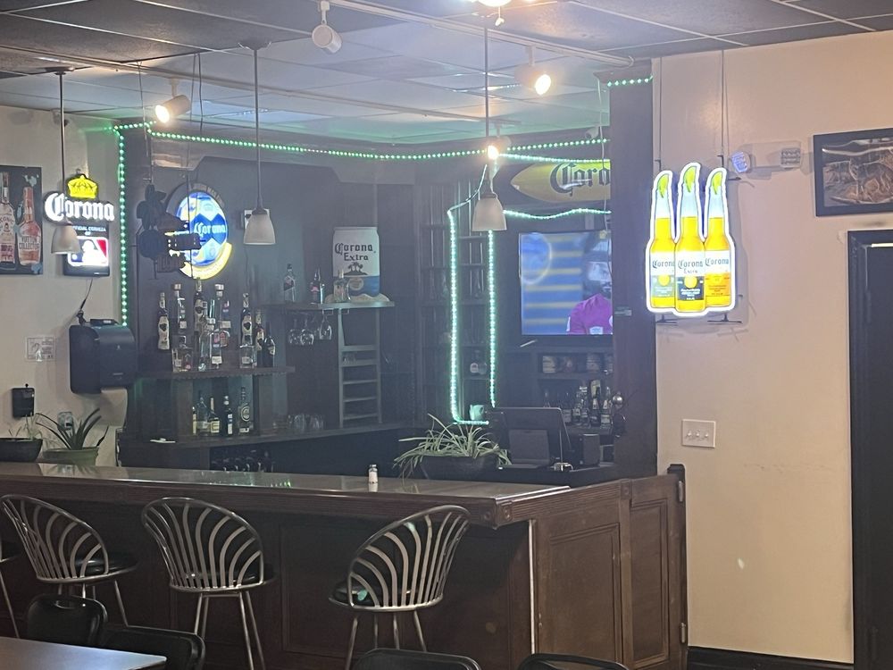 Los Primos Restaurant and Bar