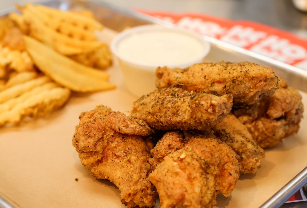 Hoots Wings by Hooters