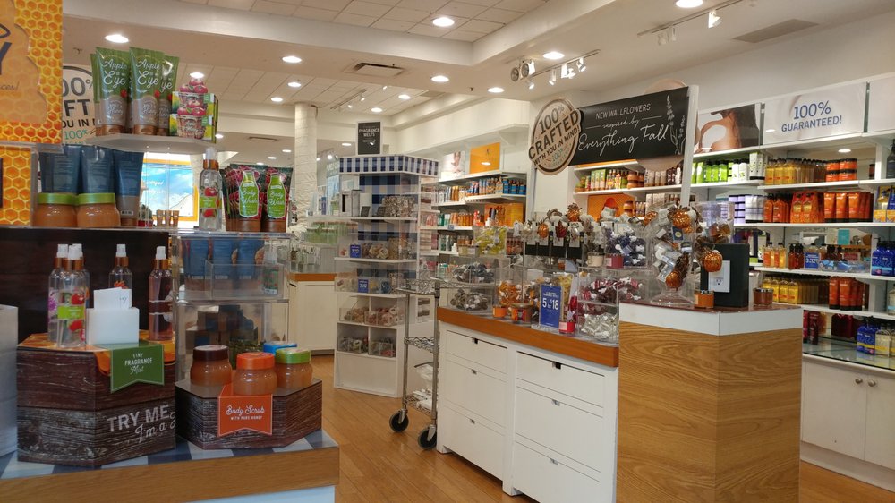 bath and body works in the charlottesville fashion square yelp bath and body works fashion square
