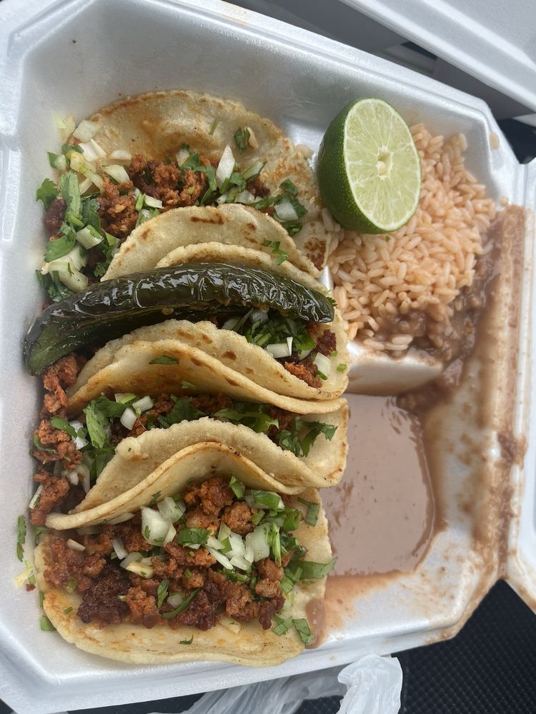 Los Primos Restaurant and Bar