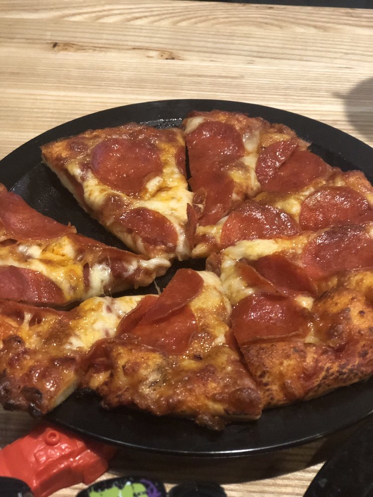 Round Table Pizza 34 Mga Larawan At 25 Review 6000 Larawan Ng Round Table Pizza Culver City Ca Estados Unidos Pepporoni