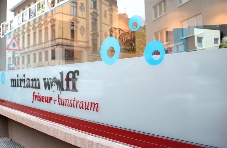 miriam wolff friseur + kunstraum - hairdressers - am weidenbach 39