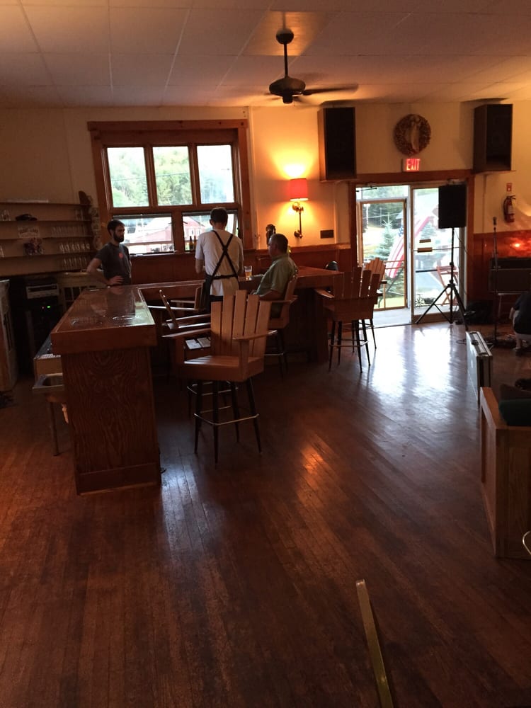 The Hub 11 Photos & 18 Reviews Pizza 27 Market St, Brant Lake, NY