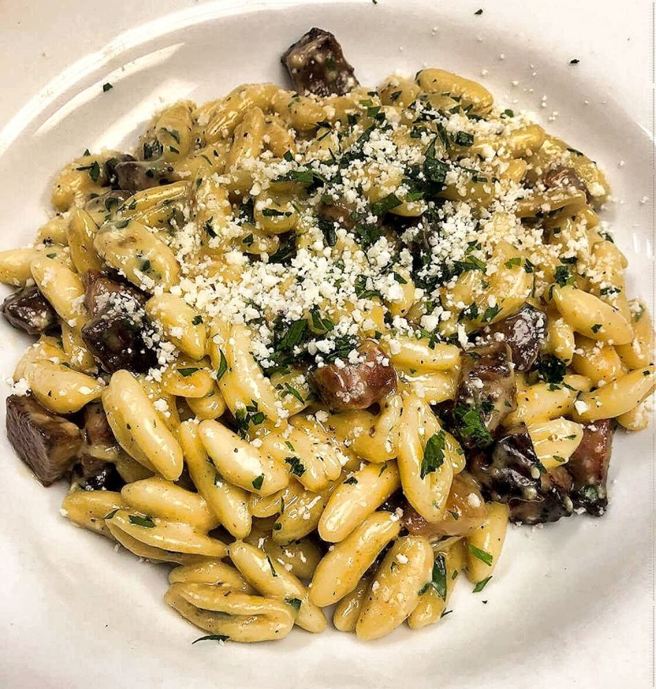 Saffron Restaurant, Lewisburg Roadtrippers