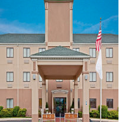 Baymont Inn Suites Chelsea Hotels 1540 Commerce Park Dr Photo Of Baymont Inn Suites Chelsea Mi United States