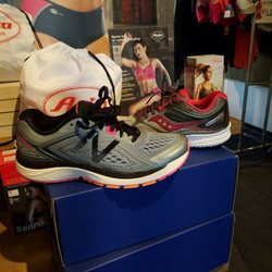 Just Run 20 Photos 23 Reviews Sports Wear 17135 Camino Del Photo Of Just Run San Go Ca United States