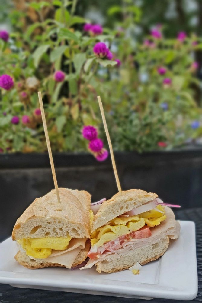 Amélie's French Bakery & Café