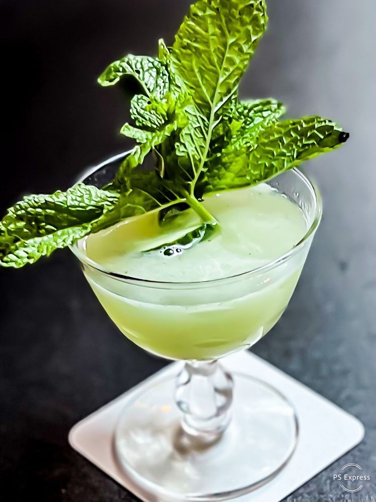 Teardrop Cocktail Lounge