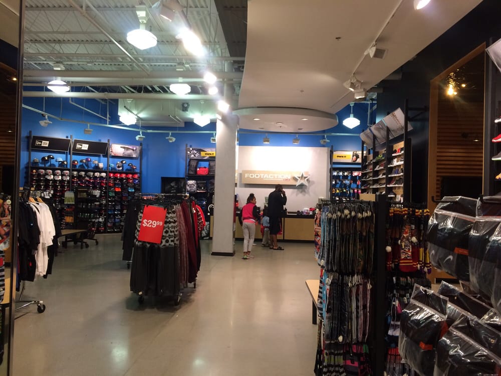 Footaction USA Shoe Stores 1014 Willowbrook Mall, Willowbrook