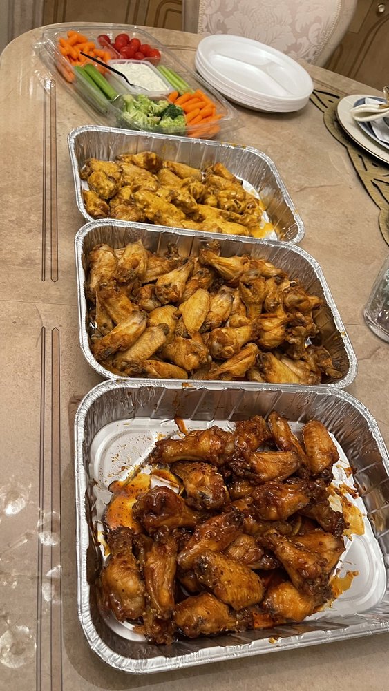 Dick's Wings & Grill - Yellow Buff Dick's Wings & Grill - Yellow Buff