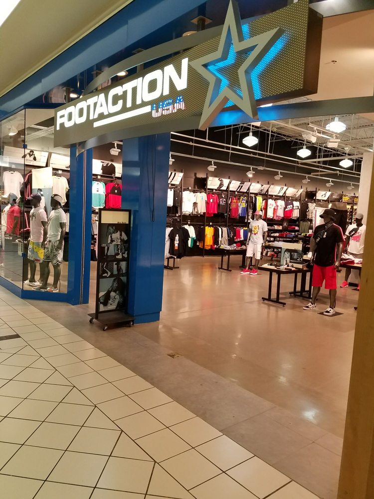 Footaction USA Shoe Stores 1014 Willowbrook Mall, Willowbrook