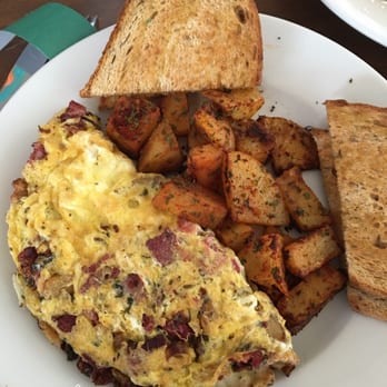Kenny S Restaurant Closed 48 Photos 44 Reviews Breakfast Photo Of Kenny S Restaurant Manchester Ct United States Corny Corned Beef