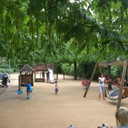 Photo of Parc de Gerland - Lyon, France. L'espace jeux pour les gones, bien ombragé !
