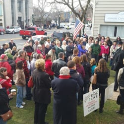 photo of dickens christmas festival skaneateles ny united states a group gathers - Skaneateles Christmas photo of dickens christmas festival skaneateles ny united states a group gathers - Skaneateles Christmas