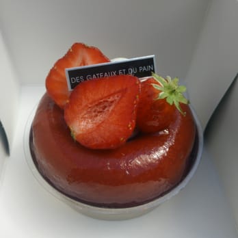 Résultat de recherche d'images pour "DES GATEAU ET DU PAIN BABA AU FRAISE"