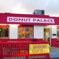 The Donut Palace 19 Reviews Bakeries 210 N Allister Port Photo Of The Donut Palace Port Aransas Tx United States Old Faithful