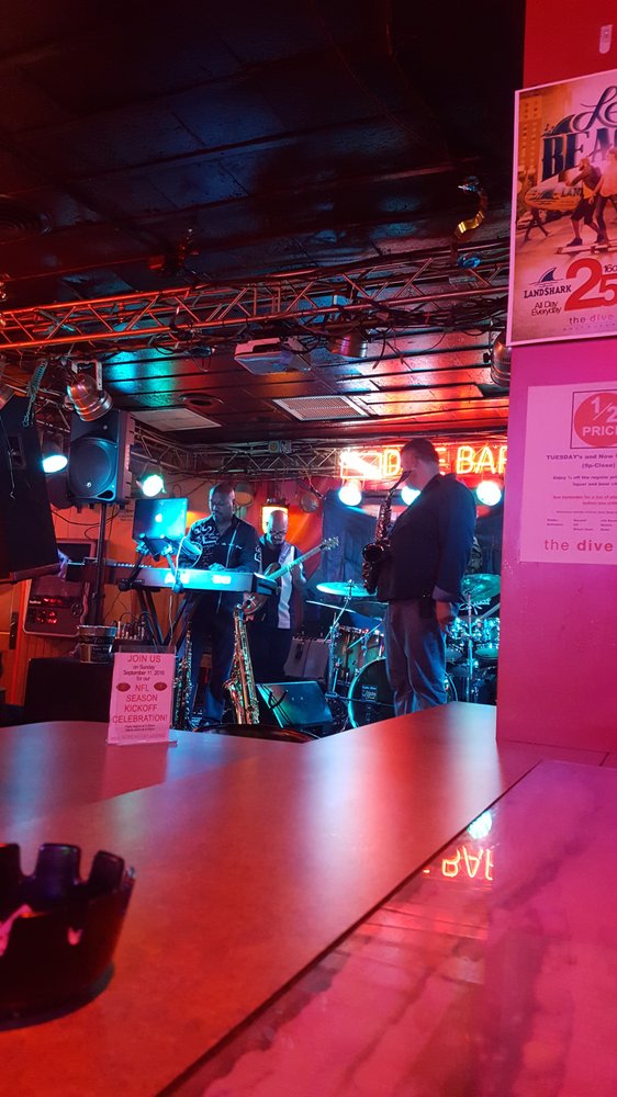 The Dive Bar 48 Photos & 85 Reviews Dive Bars 3233 N Ocean Blvd