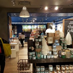 bath body works 25 photos 26 reviews cosmetics beauty bath and body works forest hills