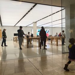 apple store 24 photos