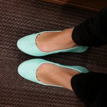 DSW Designer Shoe Warehouse - 23 Photos &amp; 28 Reviews ...