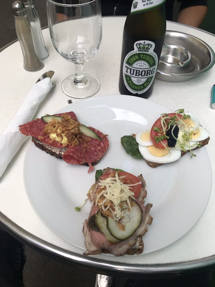 Hviids Vinstue 28 Photos & 18 Reviews Dive Bars Kongens Nytorv 19, København K, Copenhagen