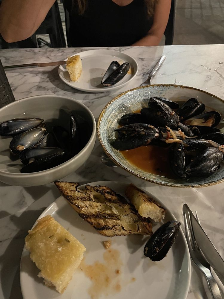 HEIST Restaurant + Wine Club