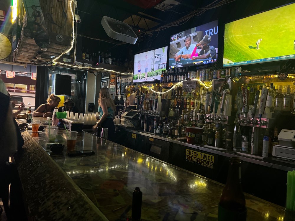 Hunter's Beach Bar