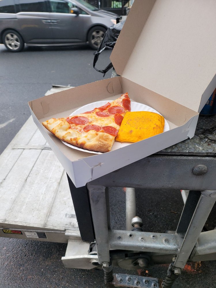 Delicioso Gourmet Pizza & Subs