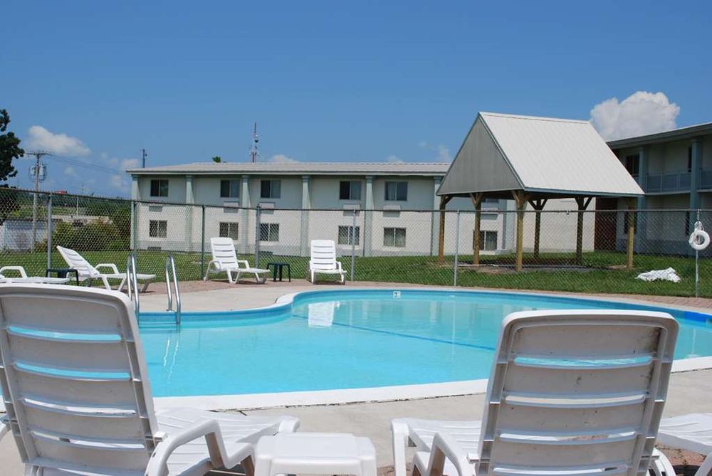 Travelodge by Wyndham - Watertown