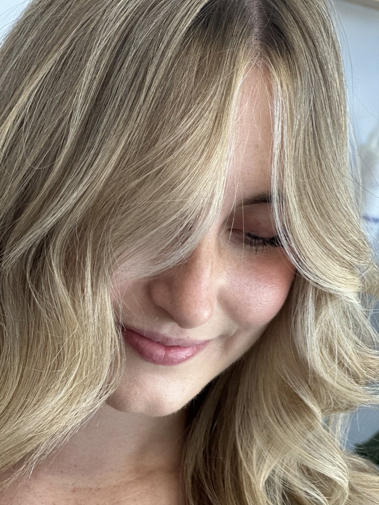 Mizz Hollywood Hair