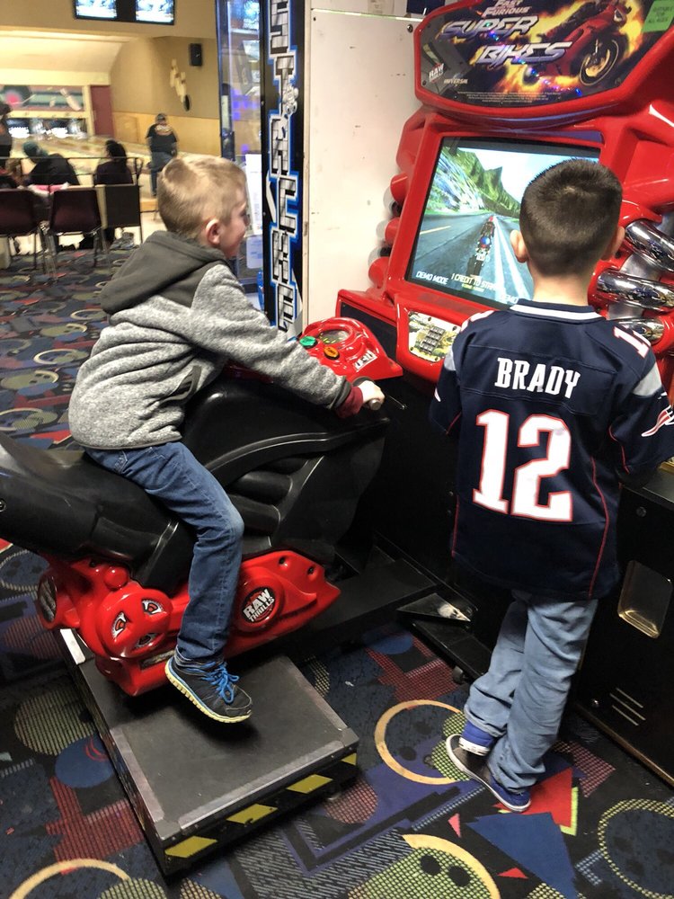 Meadowbrook Lanes Warwick, RI BOWLING