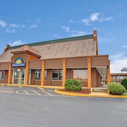 Days Inn By Wyndham Benson Hotels 202 North Honeycutt Street Photo Of Days Inn By Wyndham Benson Nc United States