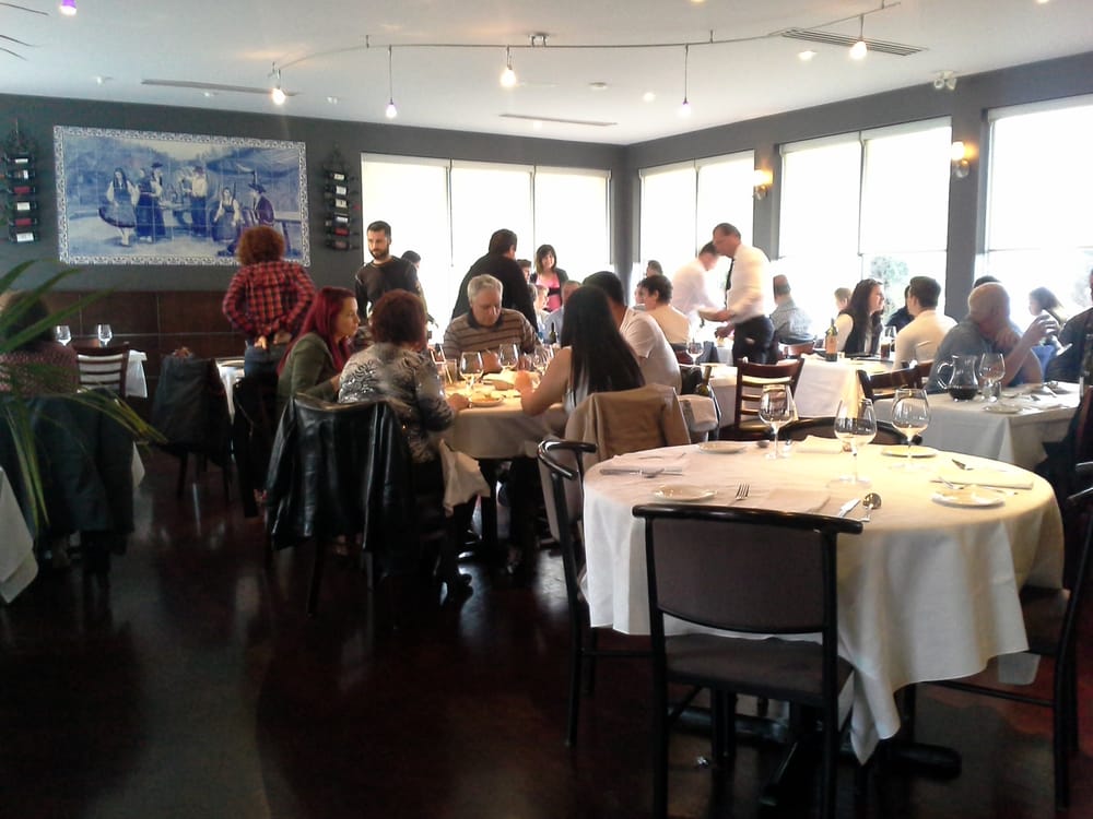 Leão D’ouro Restaurant Bar 30 Photos & 15 Reviews Bars 920 Dundas