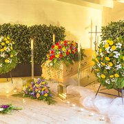 Wiese Bestattungen - Hannover, Niedersachsen, Deutschland. Beispieldekoration in unserer Trauerfeierhalle