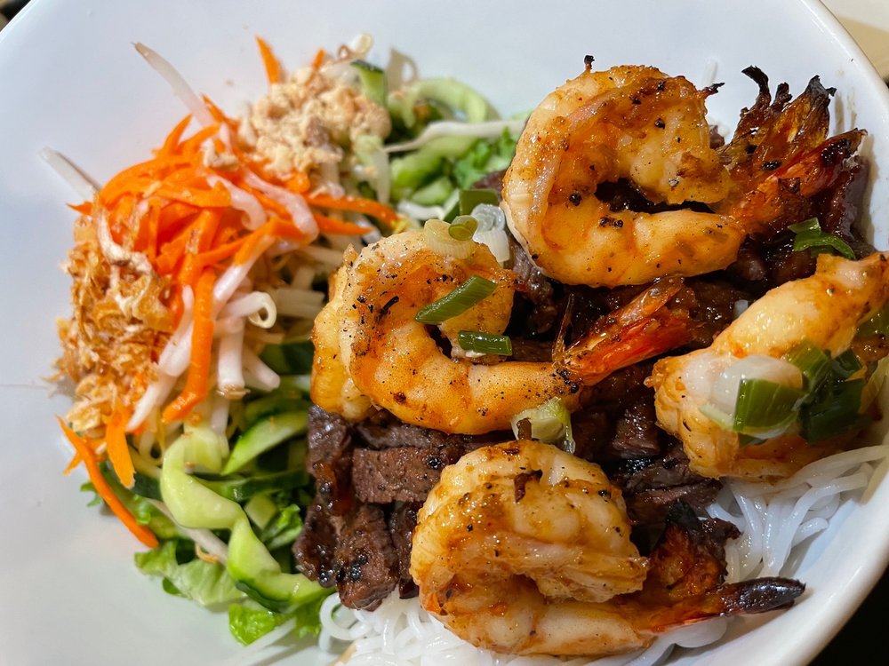 40N Pho & Grille