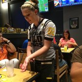 buffalo wild wings servers