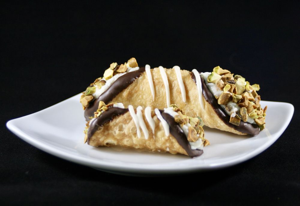 Holy Moly Cannoli