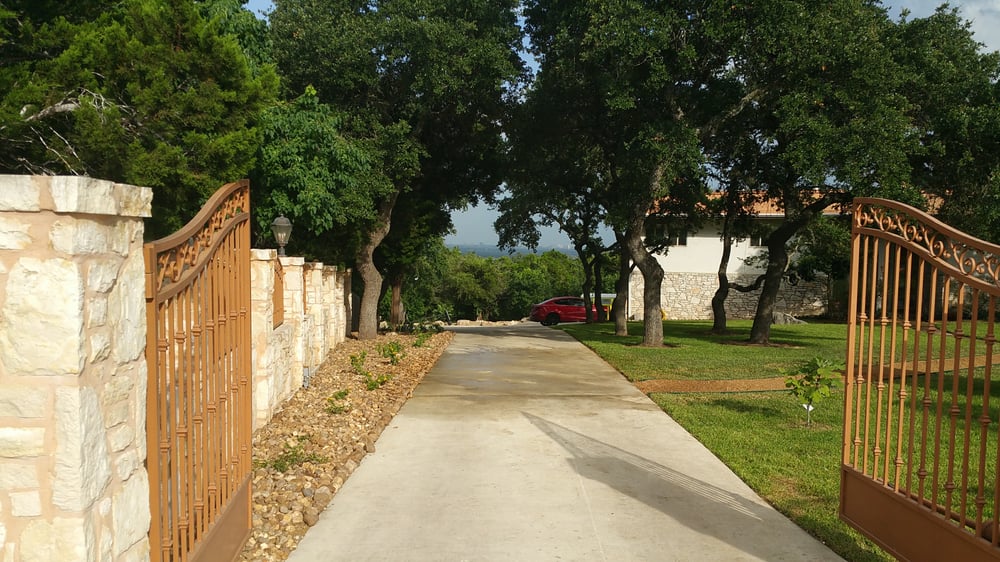 A Woman's Touch Lawn Care