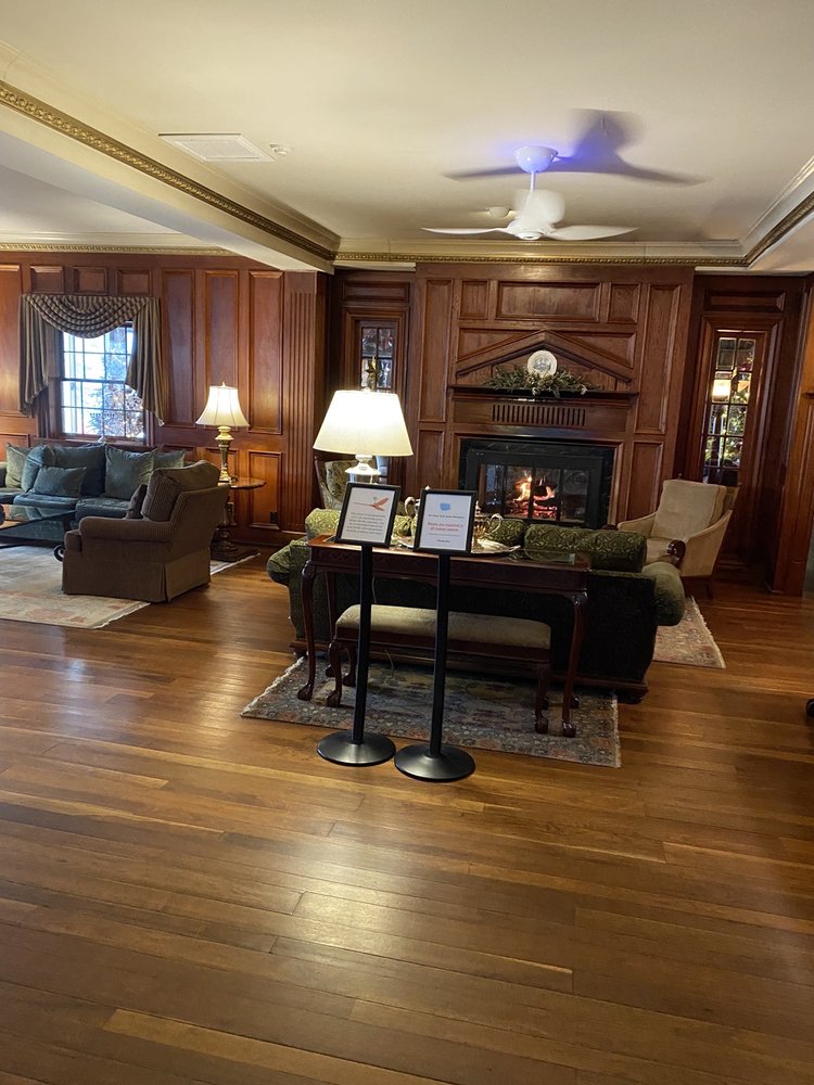 Mirror Lake Inn