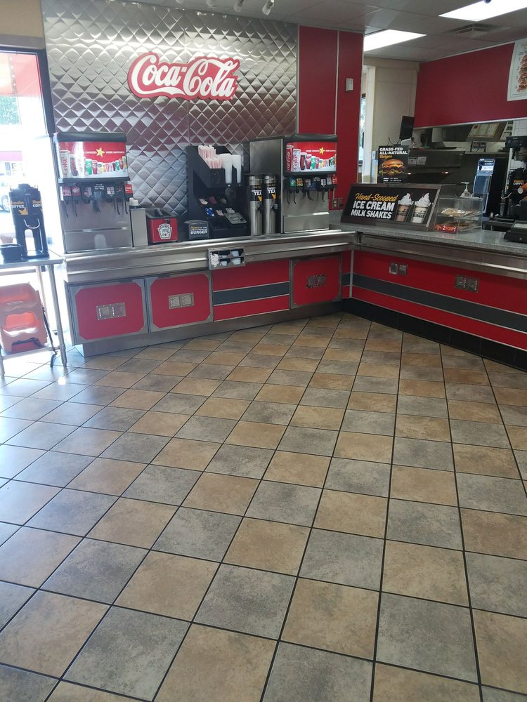 Hardee’s Fast Food 1120 E Green Bay St, Shawano, WI Restaurant