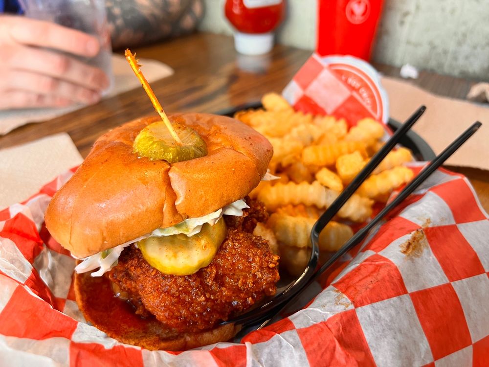 Hattie B’s Hot Chicken - Nashville - Lower Broadway