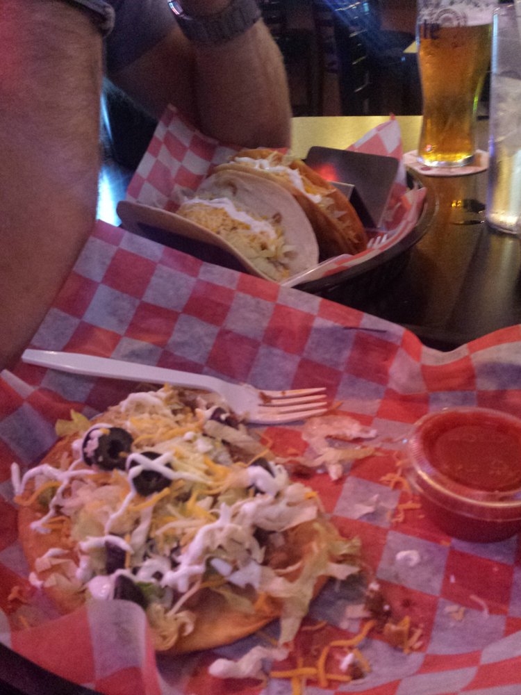 Lucky's bar and grill