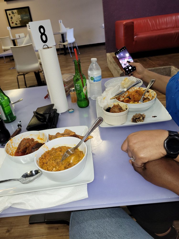 Lolas Restaurant and Lounge