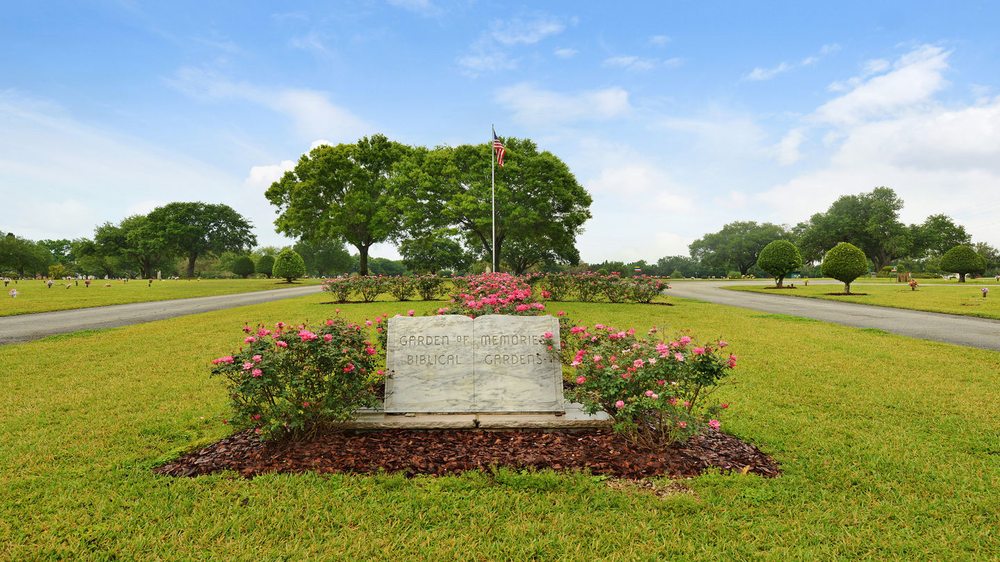 Blount & Curry Funeral Home at Garden of Memories 35 Photos Funeral