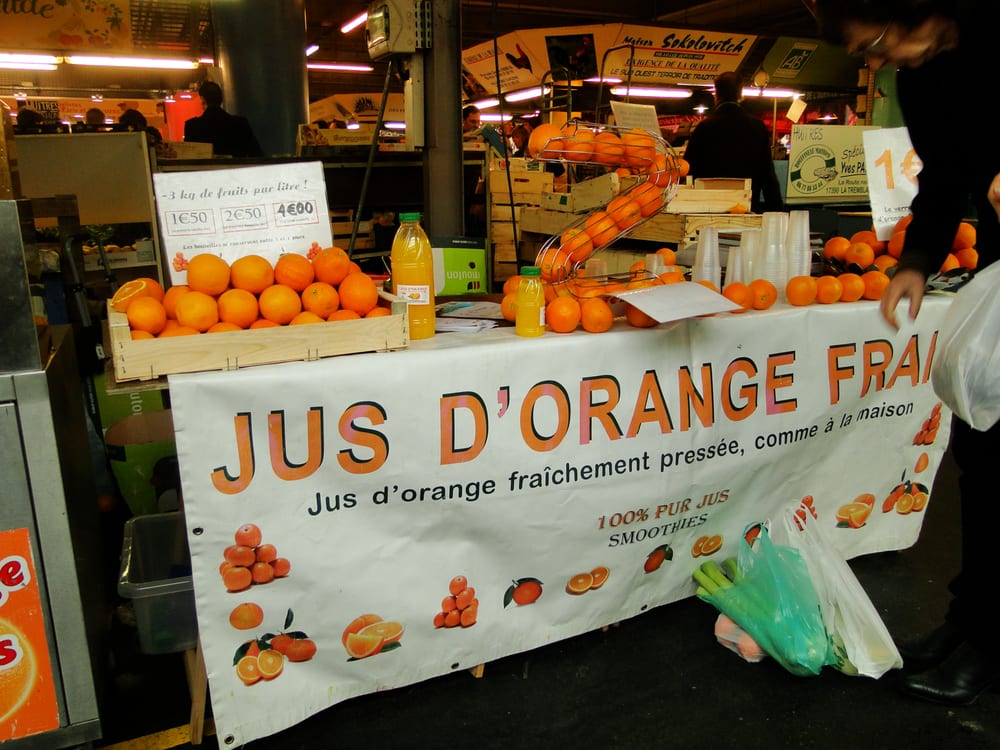 Stand de Jus d’Orange Juice Bars & Smoothies Marché de SaintMichel